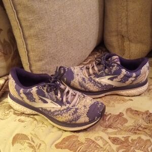 Brooks Women's Purple and White Athletic Shoes